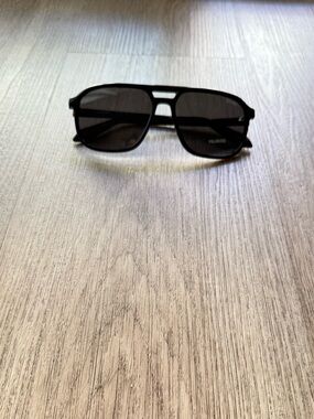 quay australia on the fly black polarized square aviator navigator sunglasses